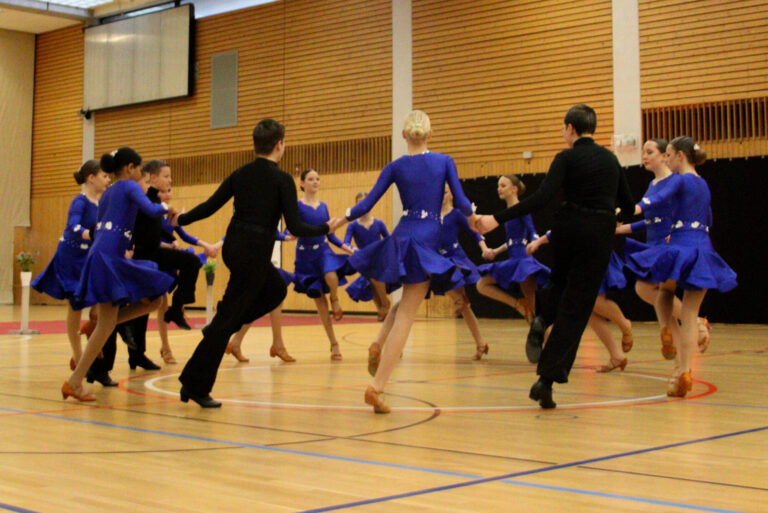 Nachwuchsteams tanzen in Ulm